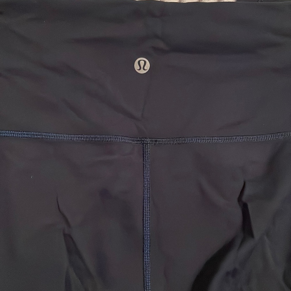 Lulu size 8 “like new” 3:/4 leggings navy
